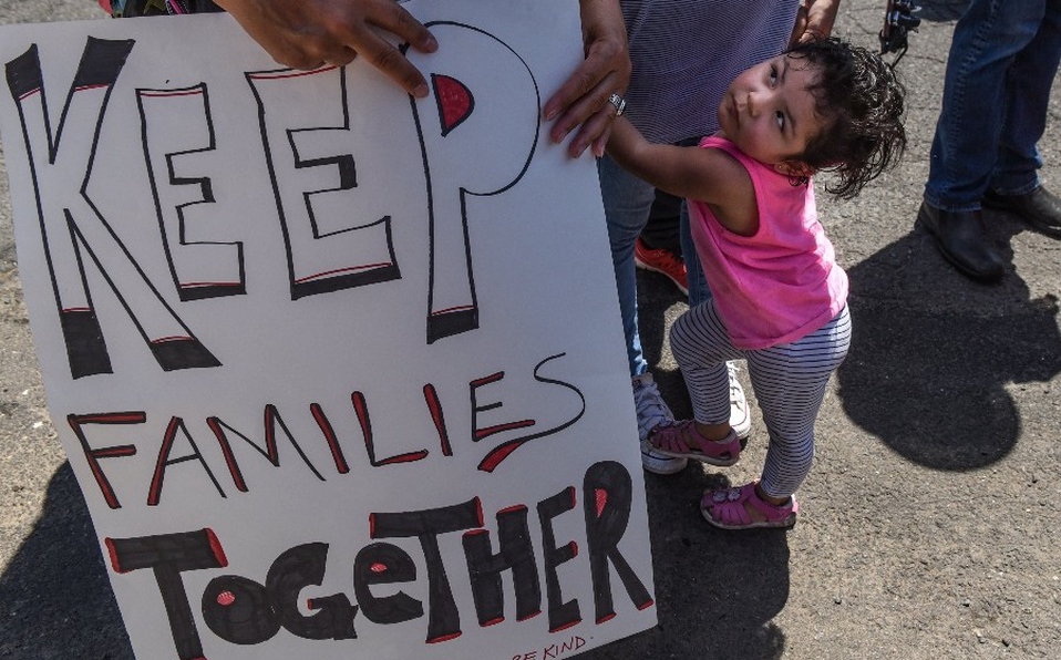Liberan a cientos de migrantes en Arizona