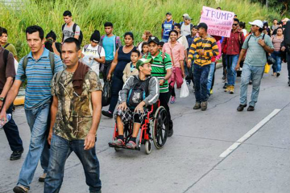 México advierte a caravana migrante que sin visa no podrá ingresar al país