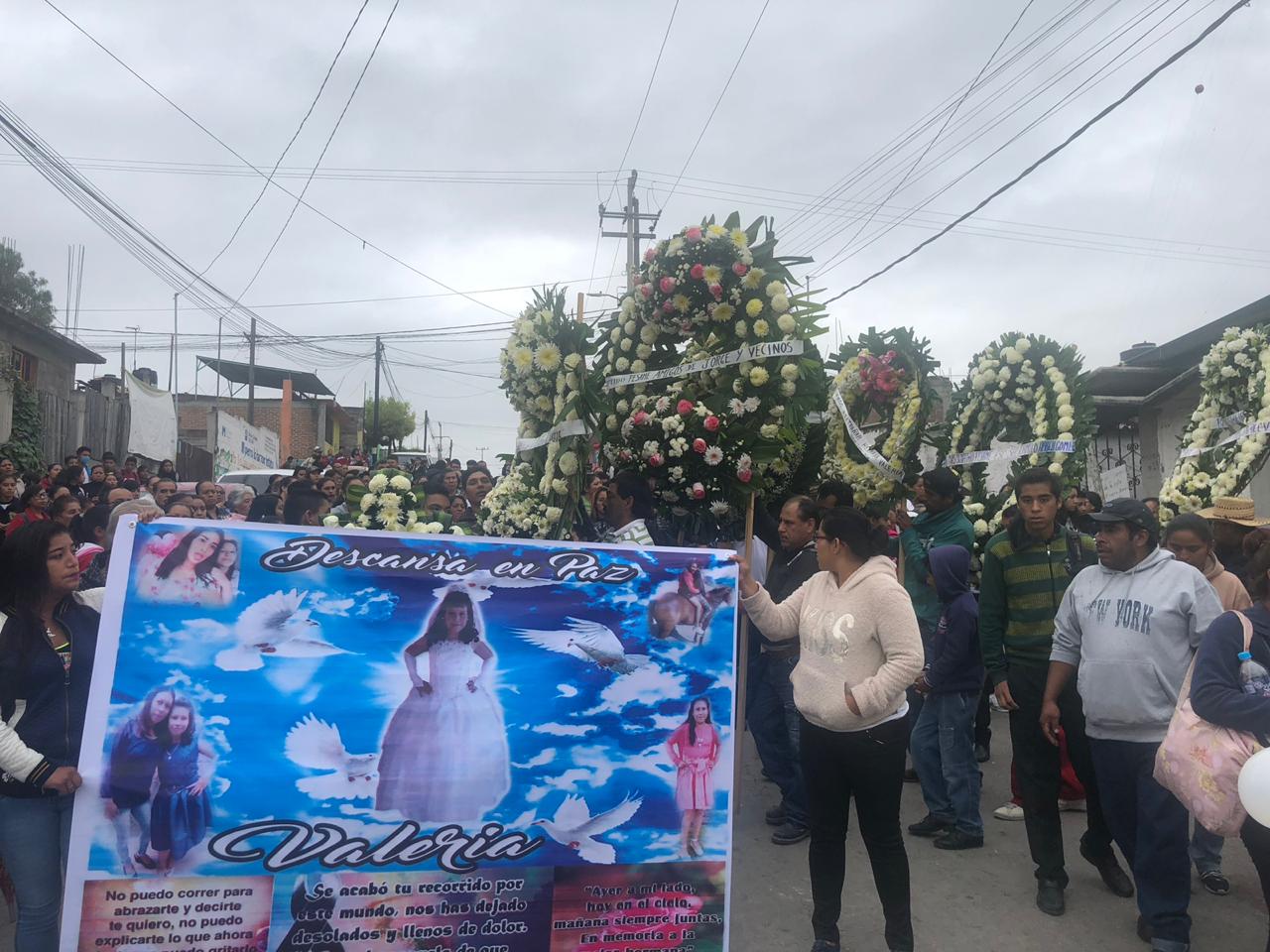 Familiares y amigos despiden a Valeria