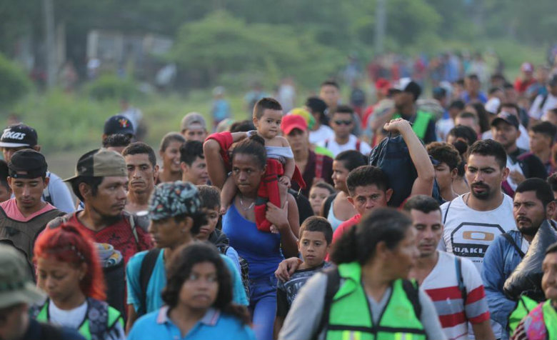 Caravana migrante retoma su recorrido; Policía Federal los espera en Tapachula