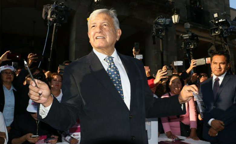 AMLO niega que Riobóo interviniera en el estudio a Santa Lucía