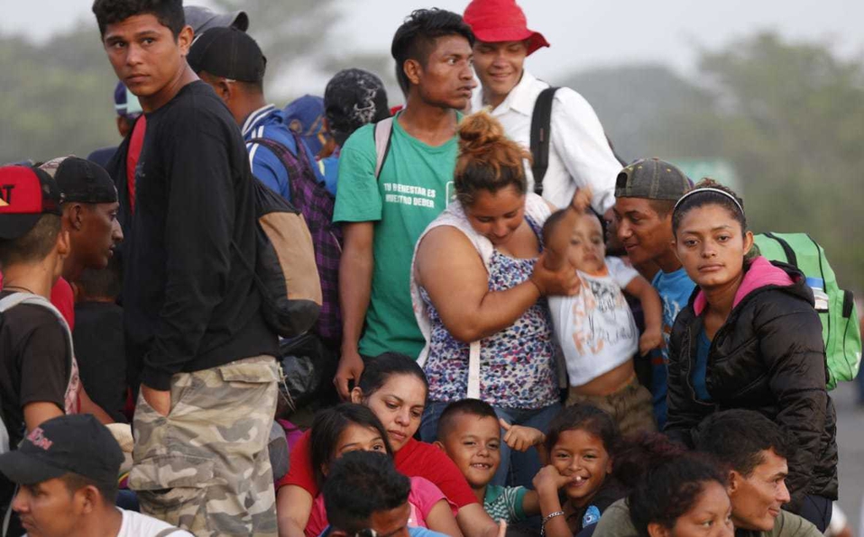Caravana migrante sale de Mapastepec y va a Pijijiapan