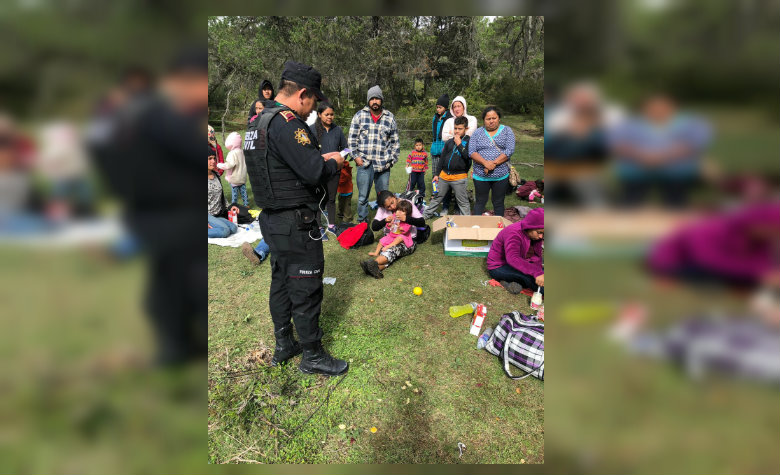 Rescatan a 43 indocumentados en Nuevo León; detienen a cuatro personas