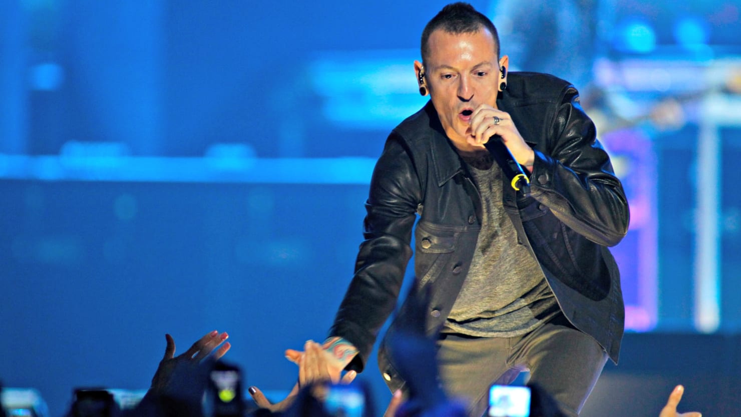 Lanzarán proyectos inéditos de Chester Bennington
