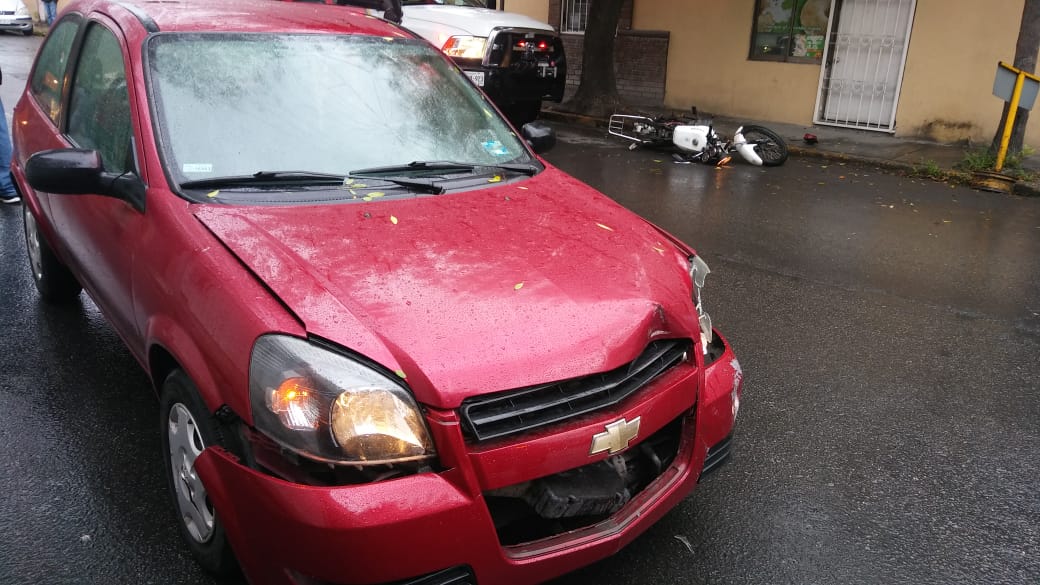 Motociclista resulta lesionado al ser impactado por auto en el Centro ...