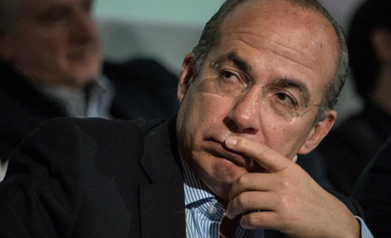 Felipe Calderón renuncia al PAN
