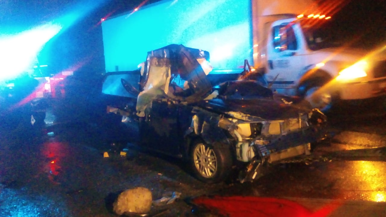 Telediario Media Conductor queda prensado tras impactarse contra un tráiler en Apodaca