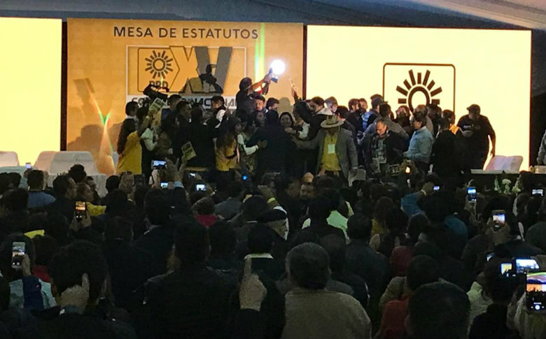Desacuerdo entre corrientes revienta congreso nacional del PRD
