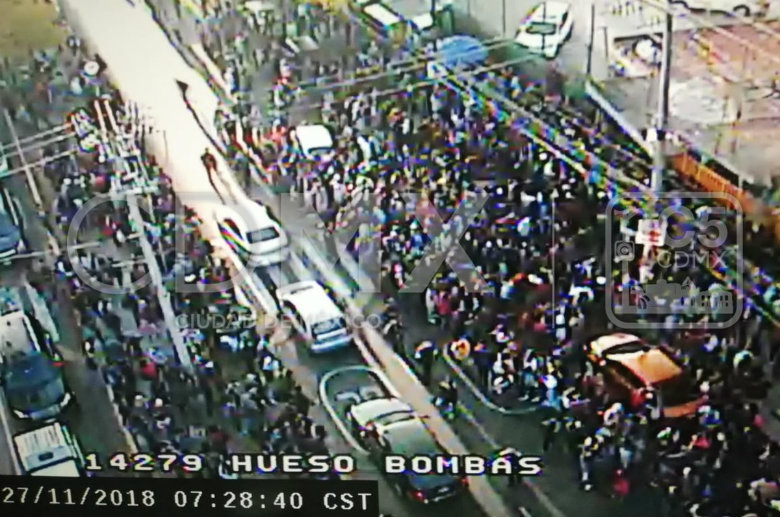 Alumnos de Prepa 5 bloquean Calzada del Hueso