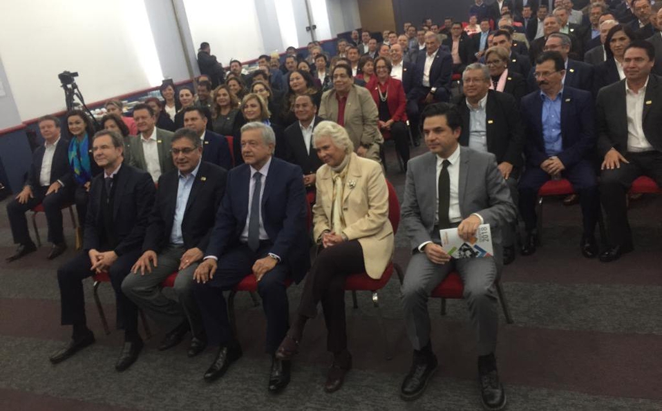 AMLO ofrece mediación en elección de dirigente del SNTE