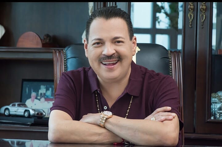 Hospitalizan a Julio Preciado por neumonía severa