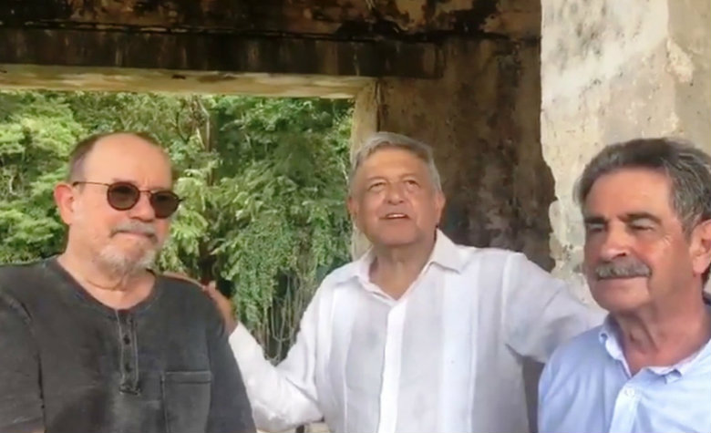 AMLO recorre Palenque con Silvio Rodríguez y Miguel Ángel Revilla
