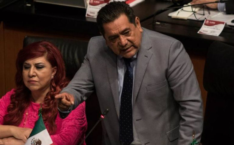 Senado puede desaparecer poderes, yo no: Salgado Macedonio