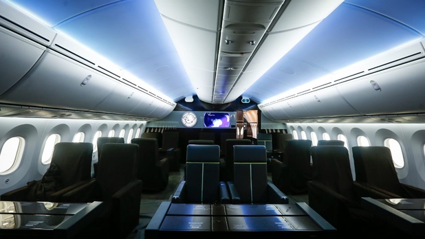 Camas y baño de lujo... así es el avión presidencial por dentro