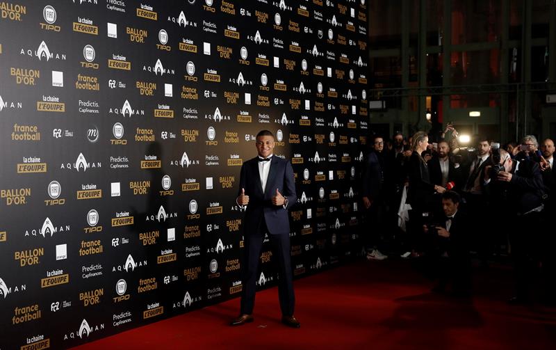 Mbappé, elegido mejor jugador joven del año
