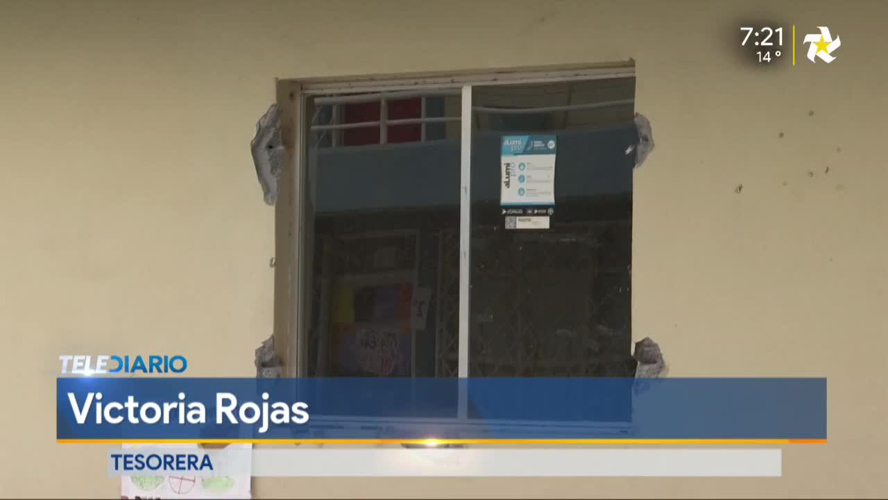 Telediario noticia La escuela Aarón Sáenz Garza sufrió un robo en donde ladrones sustrajeron equipo tecnológico y hasta las cámaras de vigilancia.