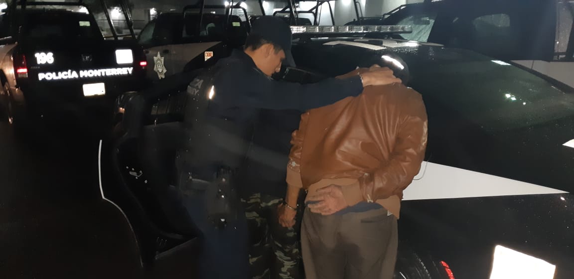 Telediario Media Detienen a dos hombres por presuntamente robar ropa de un tráiler