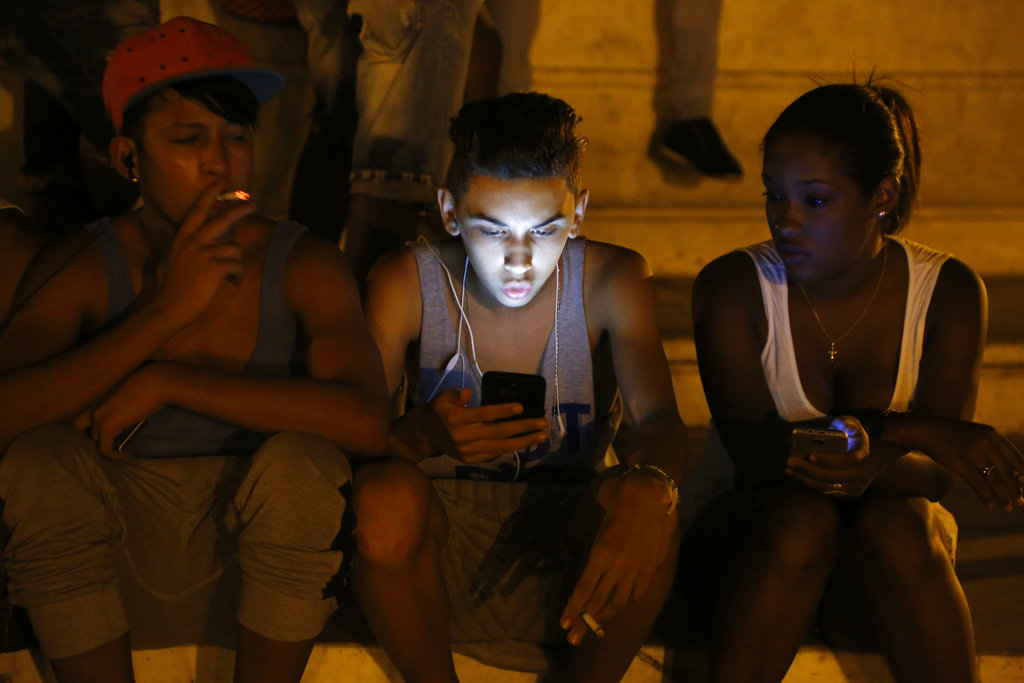 Por primera vez, Cuba ofrece internet móvil 3G a sus ciudadanos