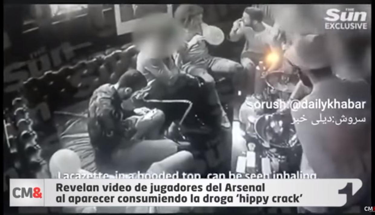#VIDEO Captan a jugadores del Arsenal inhalando GAS DE LA RISA