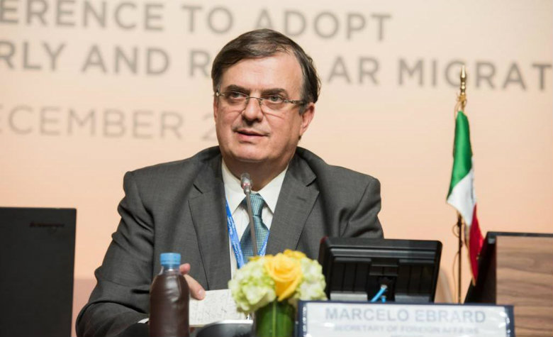 Tras firma de pacto, México promete cambiar política migratoria