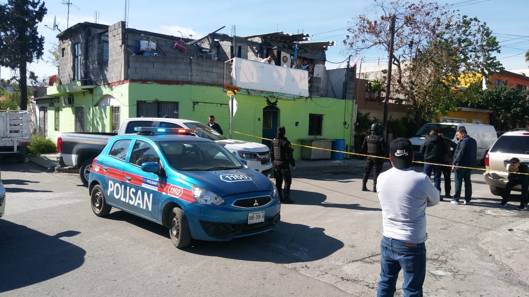 Asesinan a balazos a una mujer frente a su casa | Telediario México