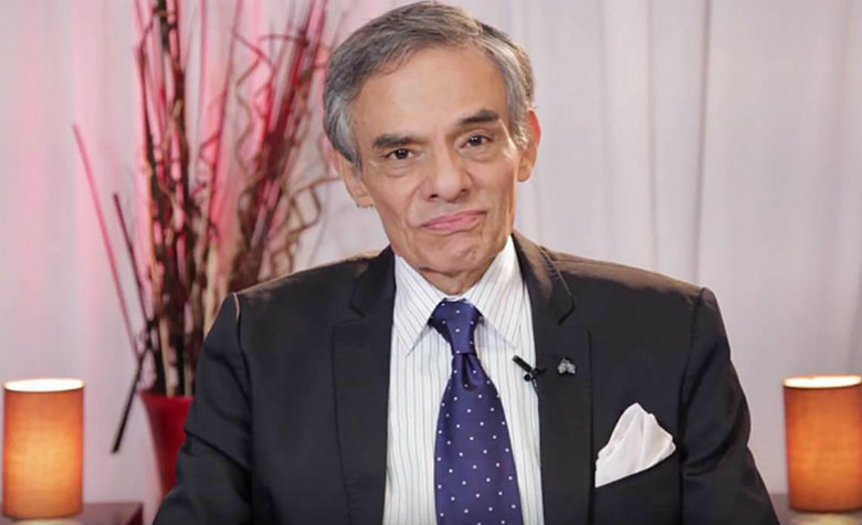 Reaparece José José