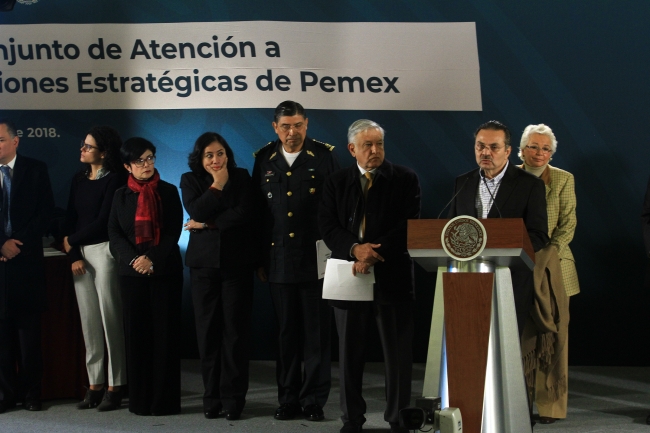 Cesan a tres funcionarios de Pemex que permitieron robo de combustible