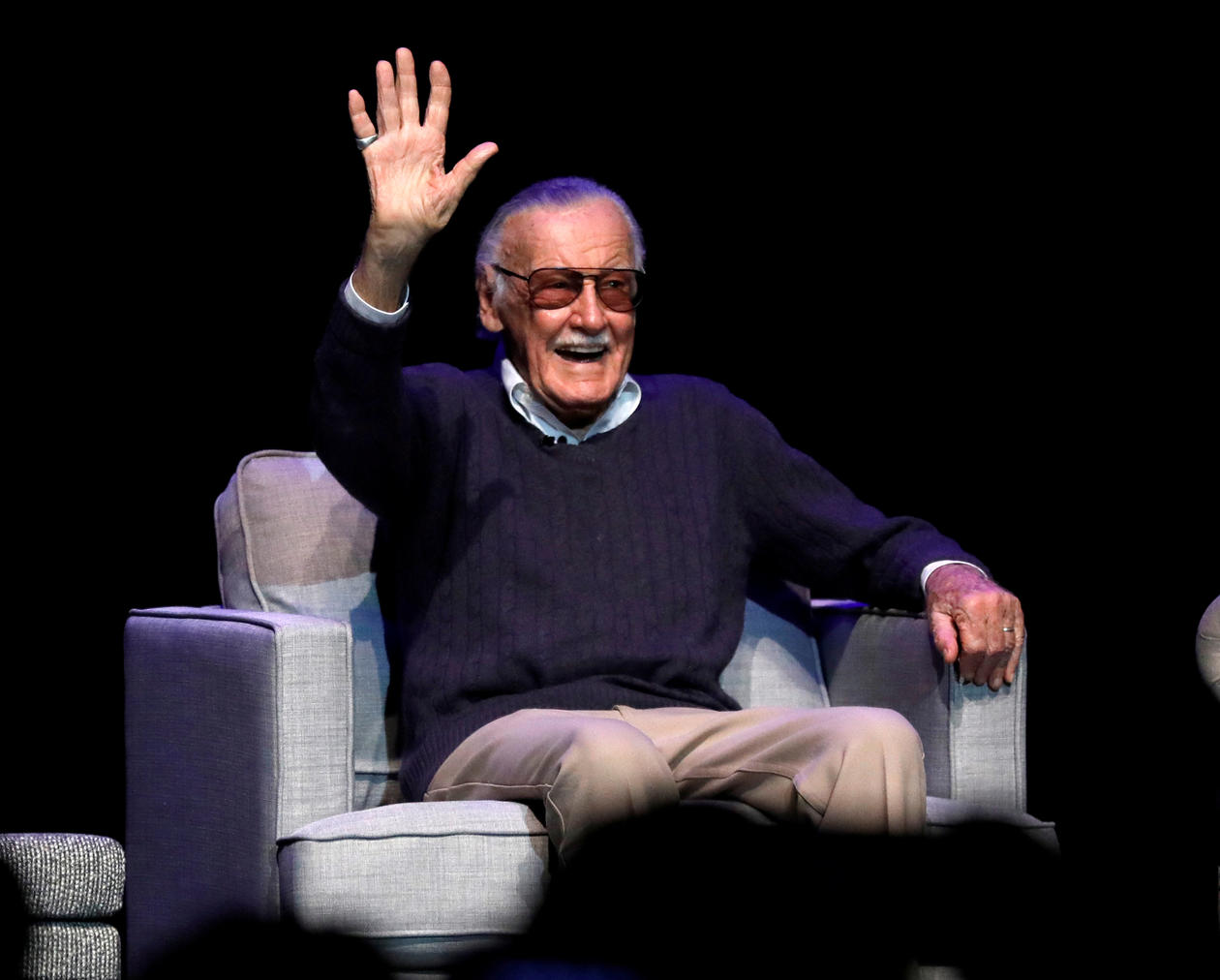 Rinde DC Comics homenaje a Stan Lee