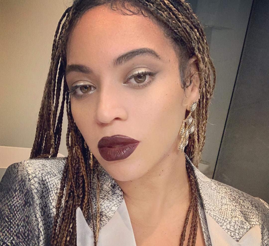 Demandan a portal de Beyoncé por no dar acceso a invidentes