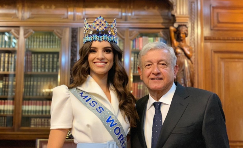AMLO ofrece a Miss Mundo apoyar su proyecto Navali