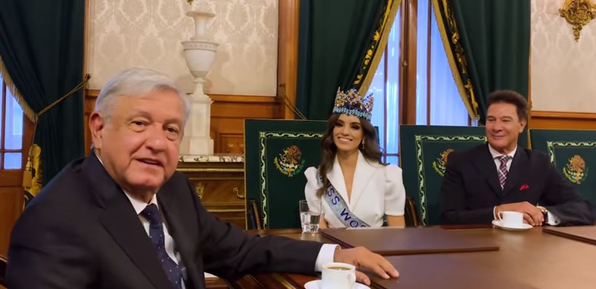 AMLO recibe a Miss Mundo 2018 en Palacio Nacional