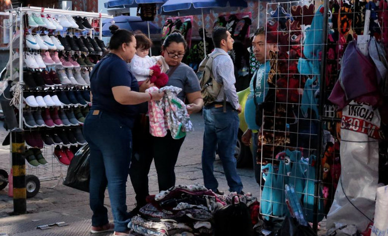 Retiran más de mil puestos ambulantes en el Centro Histórico