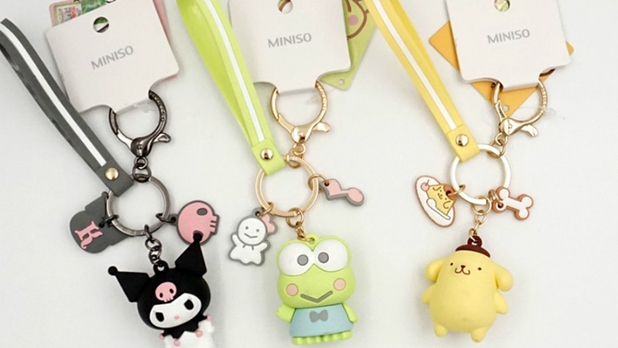 Hello Kitty viste de rosa a Miniso
