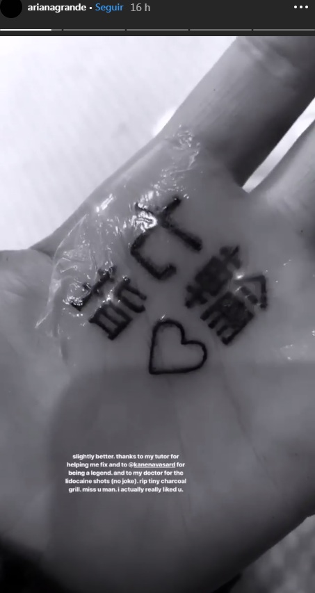 Esta es la historia de Ariana Grande y su nuevo tatuaje mal escrito