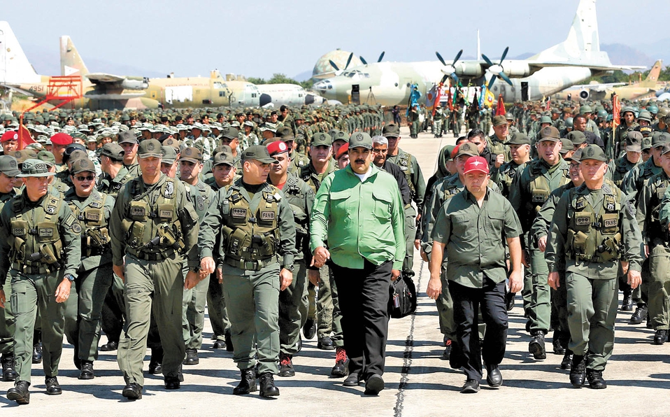 EU ofrece eximir a militares que rompan con Maduro