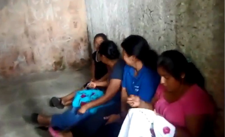Encarcelan a familia por no prestar ollas para fiesta patronal en Oaxaca
