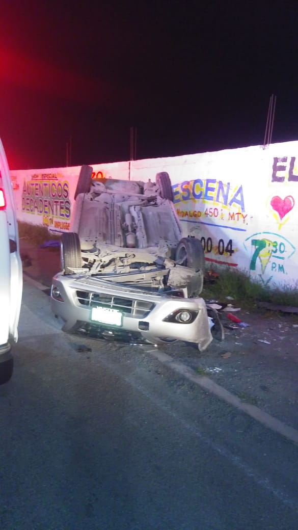 Muere mujer tras fuerte choque en la carretera a Laredo | Telediario México