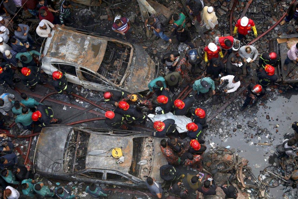 Incendio en Bangladesh deja 81 muertos y 50 heridos