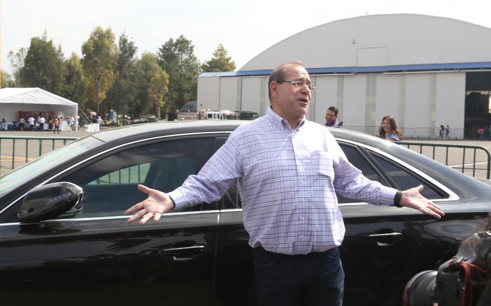 Auto de Peña Nieto es vendido en la subasta de Santa Lucía