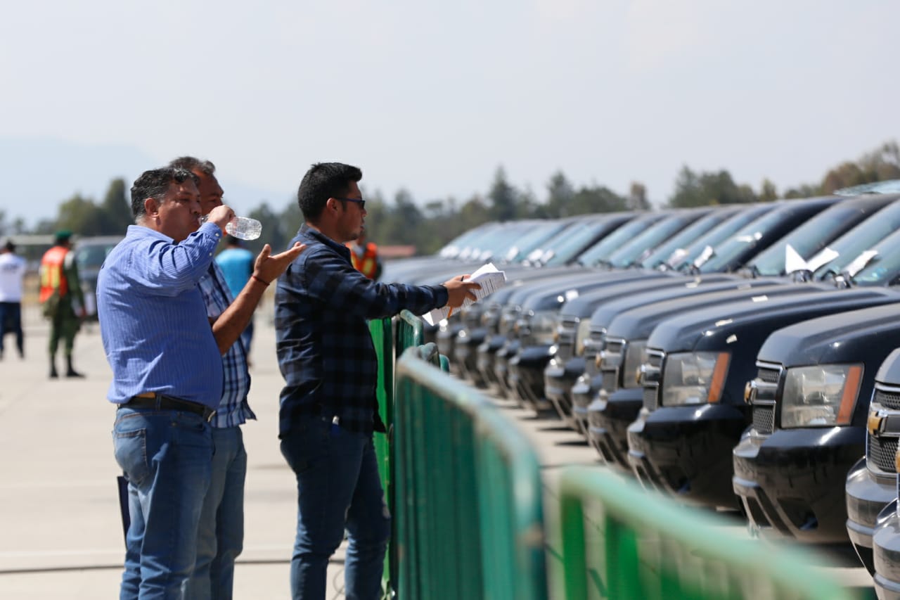 En último día de subasta, ofertan camioneta BMW de círculo cercano a Peña Nieto