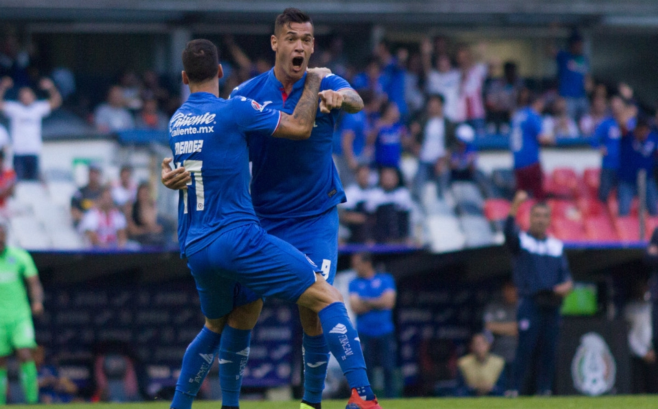 Cruz Azul remonta a Necaxa y vuelve a ganar en el Azteca