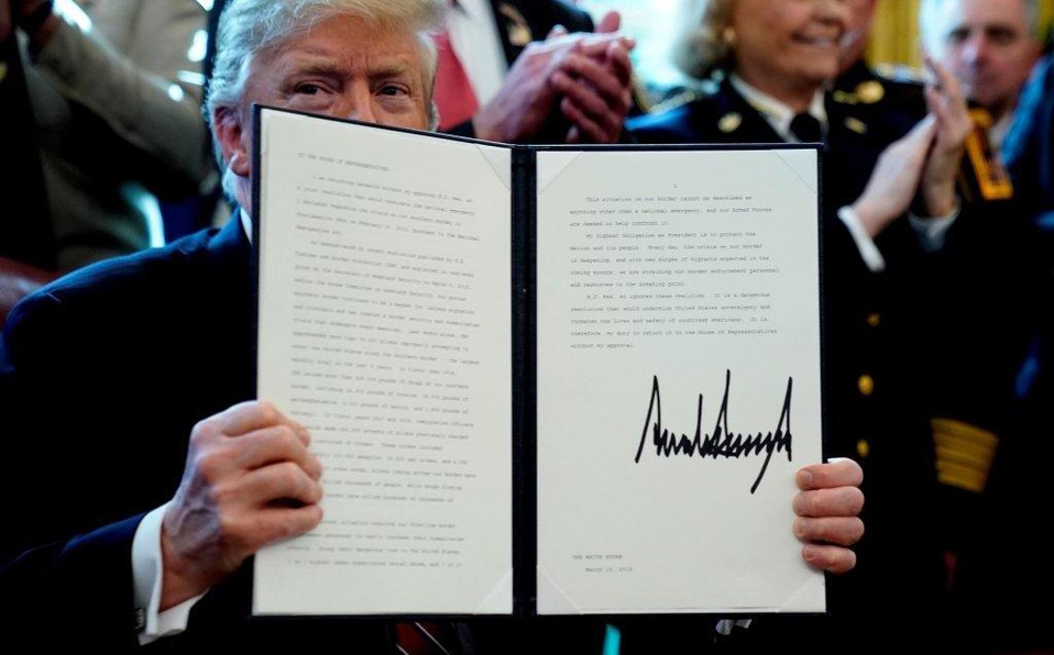 Trump defiende emergencia nacional y veta resolución del Congreso