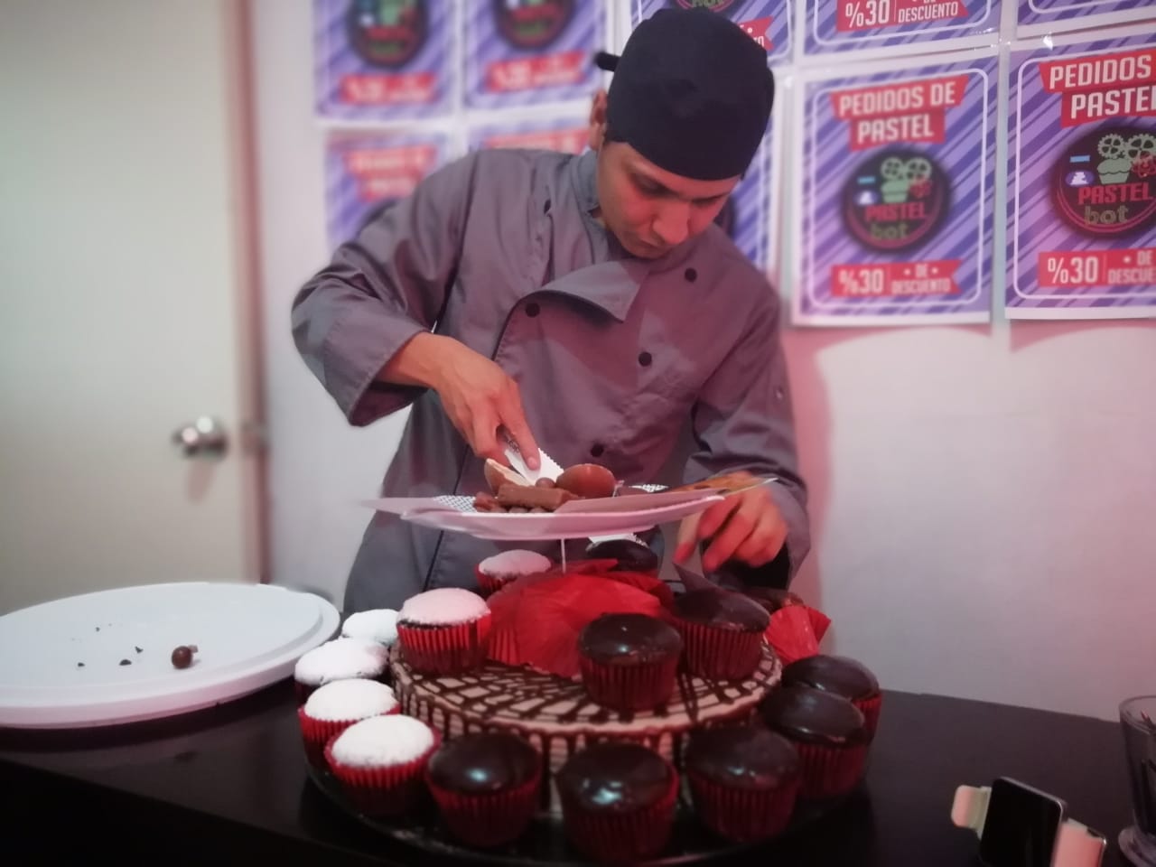 “Pastelbot”; los únicos pasteles robot de La Laguna