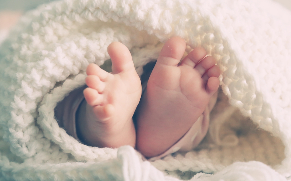Bebé es enterrada viva por su madre y animales la devoran: su madre dijo que no podía mantenerla