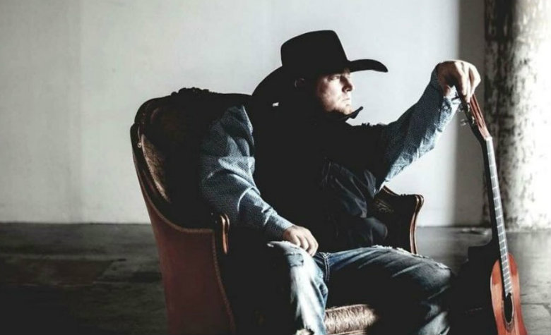 Muere el cantante de country Justin Carter tras un disparo accidental en rodaje