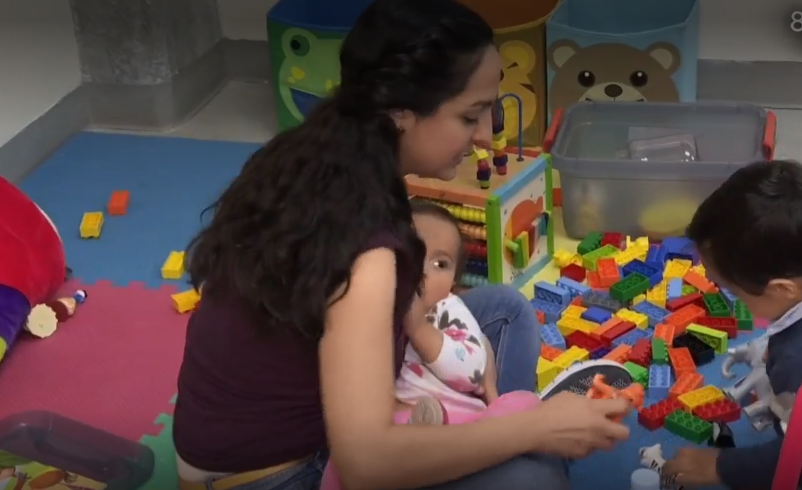 Telediario noticia Madre de dos pequeños promueve la lactancia materna y su importancia