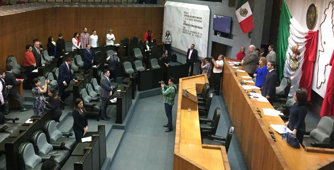 Telediario noticia Congreso guarda un minuto de silencio en memoria de agente ministerial asesinado