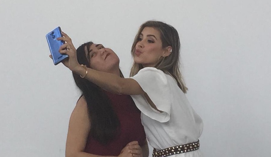 Atiende a fans, la esconden de los medios: Michelle Salas
