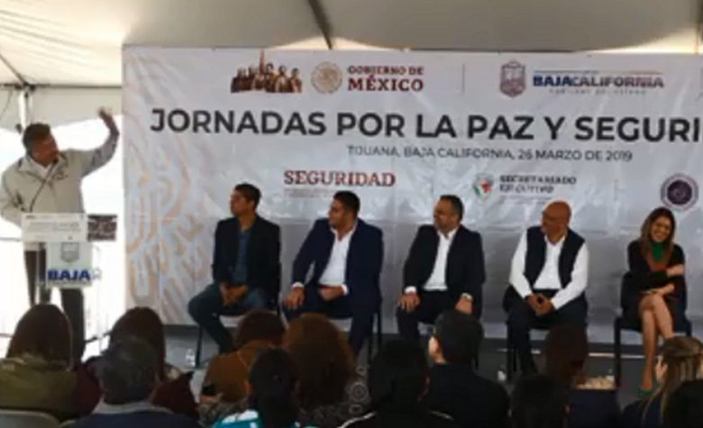Gobernador de Baja California llama Peña Nieto a AMLO