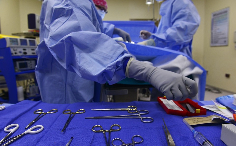 Doctores le hacen la circuncisión por un error
